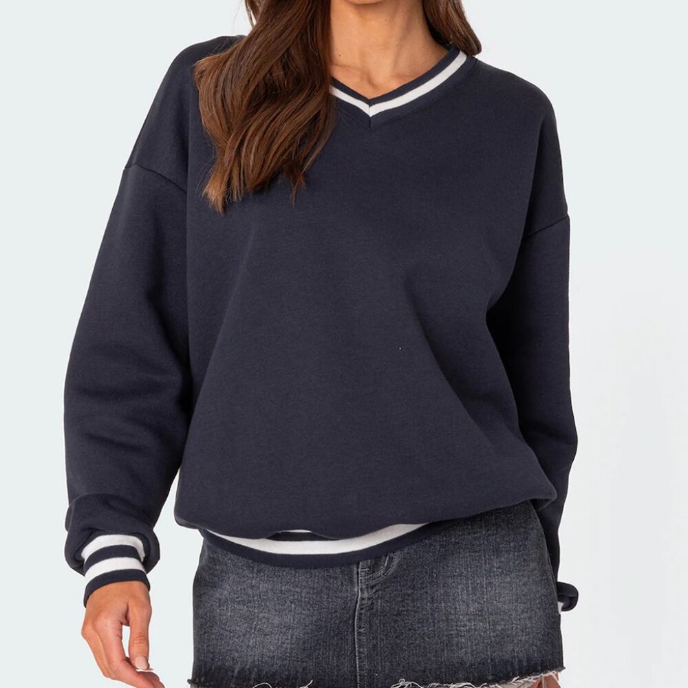Edikted Oversized Navy V-Neck Sweater